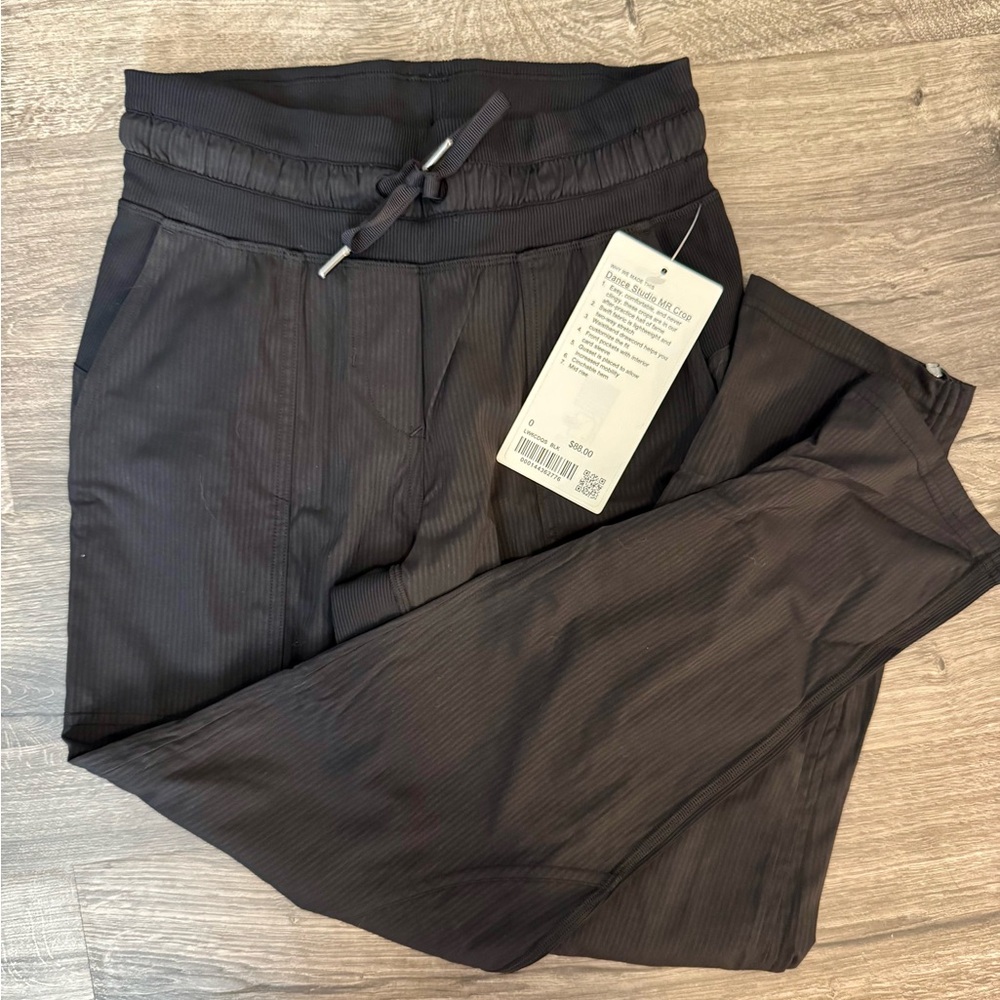 NWT Lululemon Dance Studio MR Crop